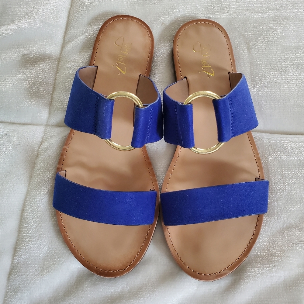Blue Slide Sandle with Gold Ring Size 8